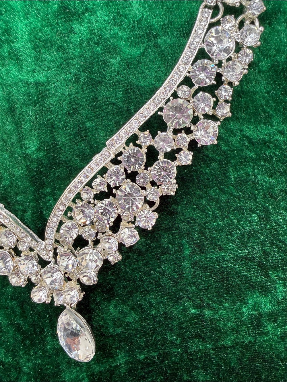 Elegant Silver-Tone White Rhinestone Necklace - Picture 5 of 8